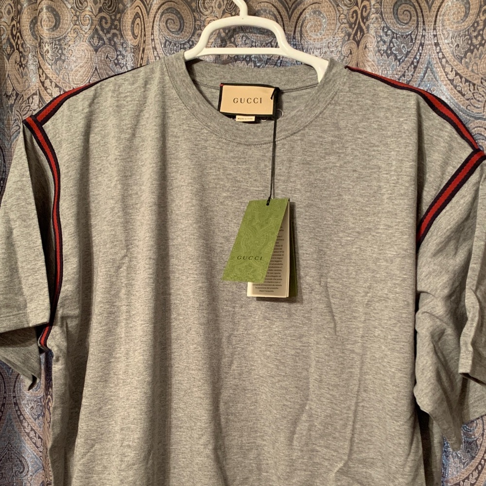 Gucci Short Sleeve Gray Tee with Red Stripes